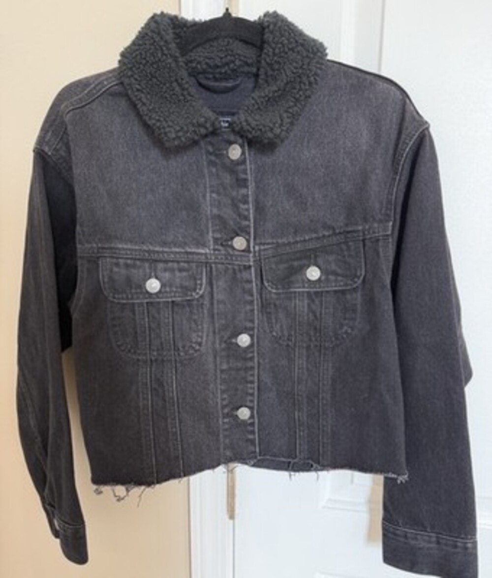 Abercrombie & Fitch Black Denim Sherpa Lined Raw Hem Jean Jacket Size Small